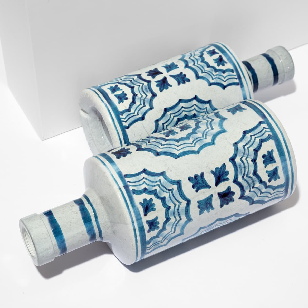 Centonze Ice Blue ceramic-effect olive oil bottle